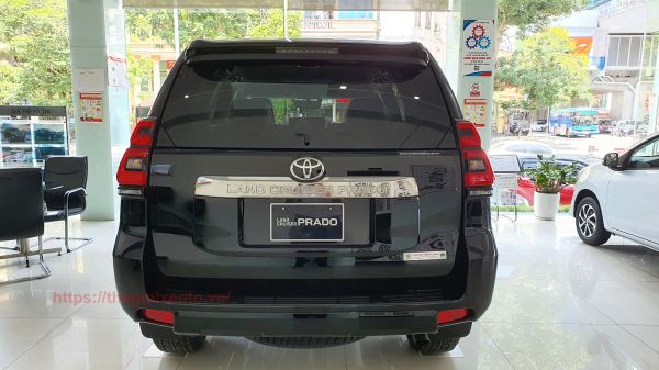 đuôi xe Land Cruiser Prado 2021