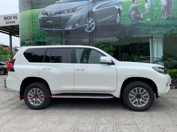thân xe Land Prado 2021