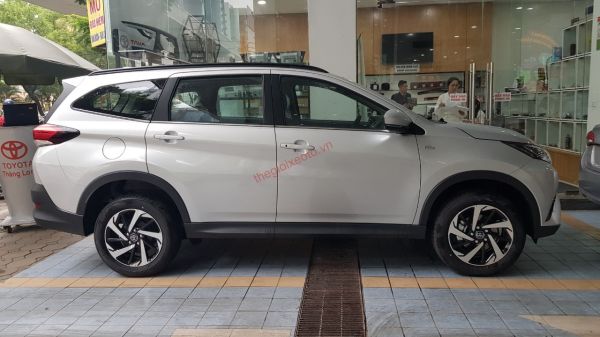 Toyota Rush màu bạc