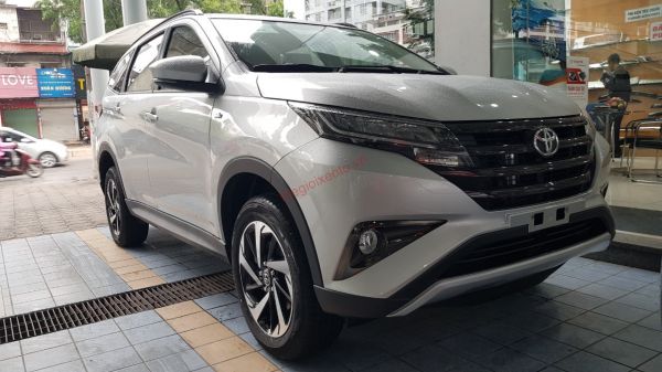 Toyota Rush màu bạc