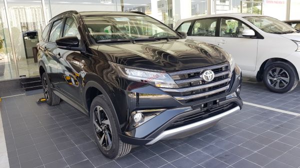 Toyota Rush màu đen
