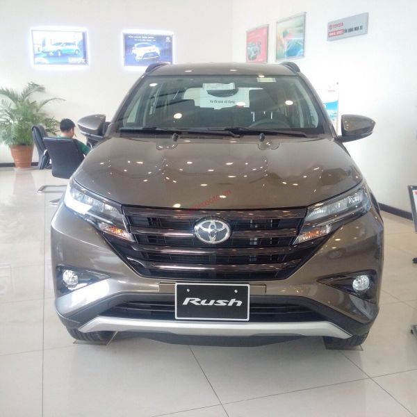 Toyota Rush màu đồng