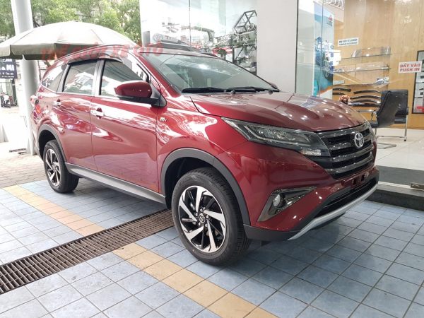 Toyota Rush 2022 nhập khẩu màu đỏ đun