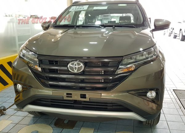 Toyota Rush 2022 nhập khẩu màu đồng