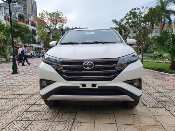Toyota Rush 2022 nhập khẩu màu trắng