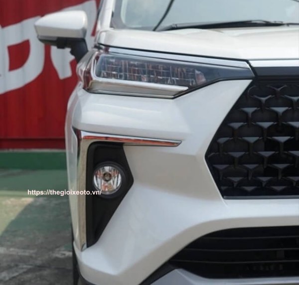 Cụm đèn pha trên Toyota Veloz 2022