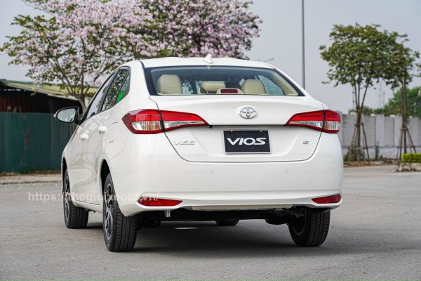 Phần đuôi xe Vios E 2021