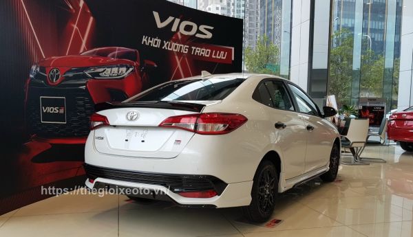 hông xe Vios GR-S 2021 bản thể thao