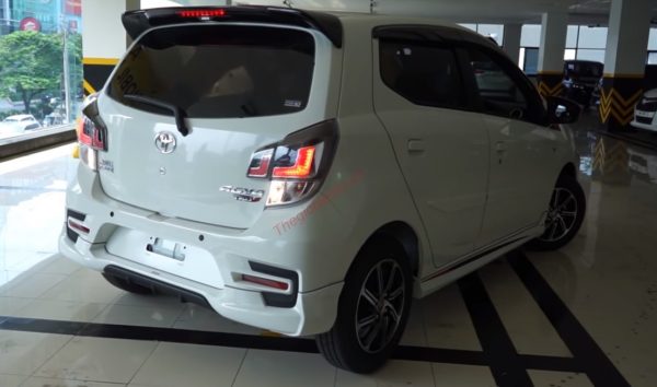 đuôi xe toyota wigo 2021