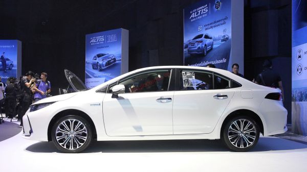 Hình ảnh thực tế Toyota Corolla Altis 2020 nhập khẩu Thái Lan.