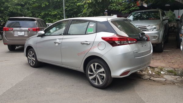 hông xe toyota yaris