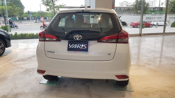 đuôi xe toyota yaris