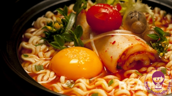 Mỳ tôm nấu kim chi