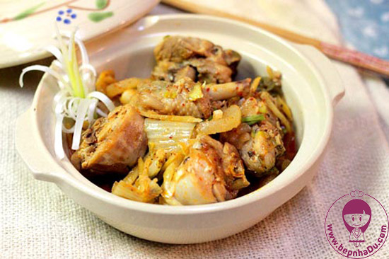 Thịt gà xào kim chi