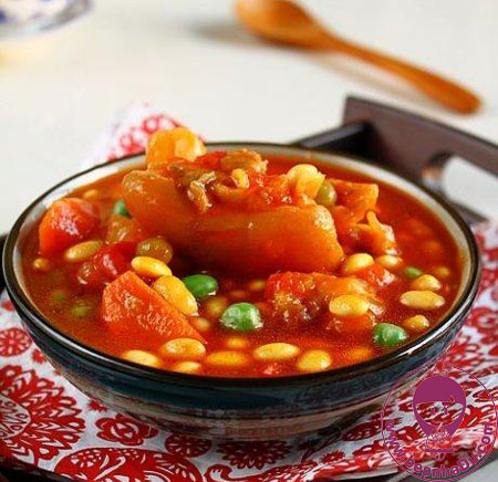 Móng giò hầm kim chi