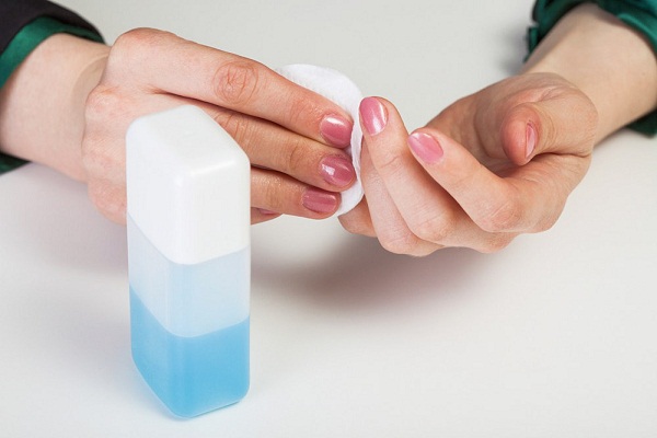 nước rửa móng tay