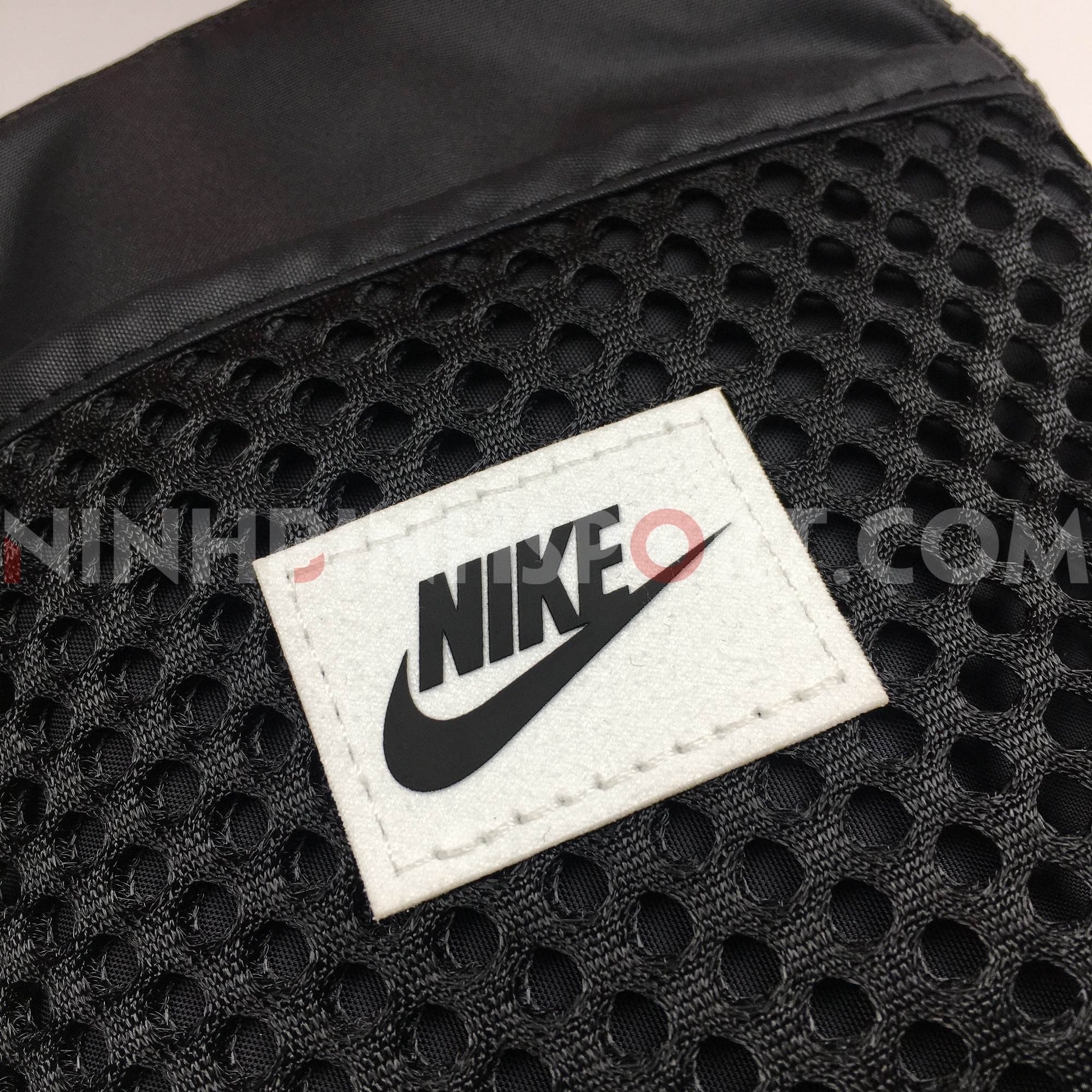 Túi thể thao Nike Black Small Air Messenger CU2611-010