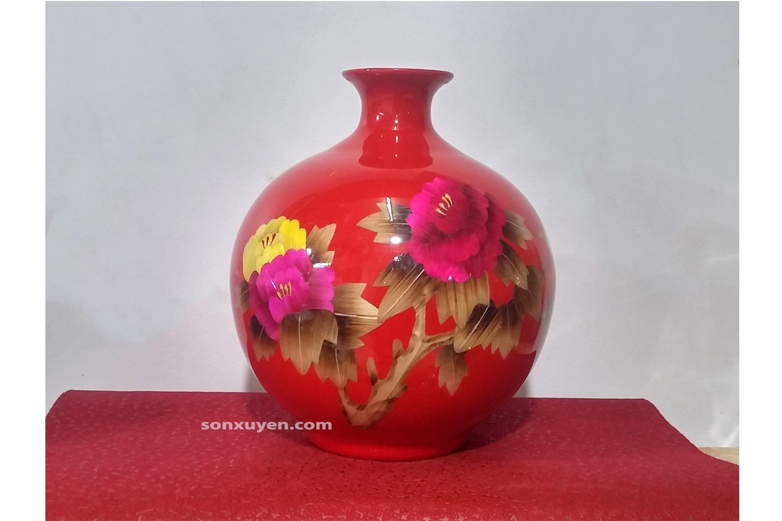 Lục bình gốm sứ hành Thổ kích hoạt góc Tây Nam tốt cho các mối Quan Hệ