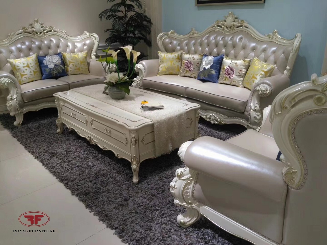 Bộ Bàn Ghế Sofa Màu Trắng Kem Tân Cổ Điển là sự kết hợp hoàn hảo giữa phong cách cổ điển và hiện đại. Với tông màu trắng kem sang trọng, kiểu dáng đơn giản nhưng đầy quyến rũ, giá cả hợp lý, sản phẩm này sẽ đem lại cho không gian sống của bạn một sự trang trọng vô cùng đặc biệt.