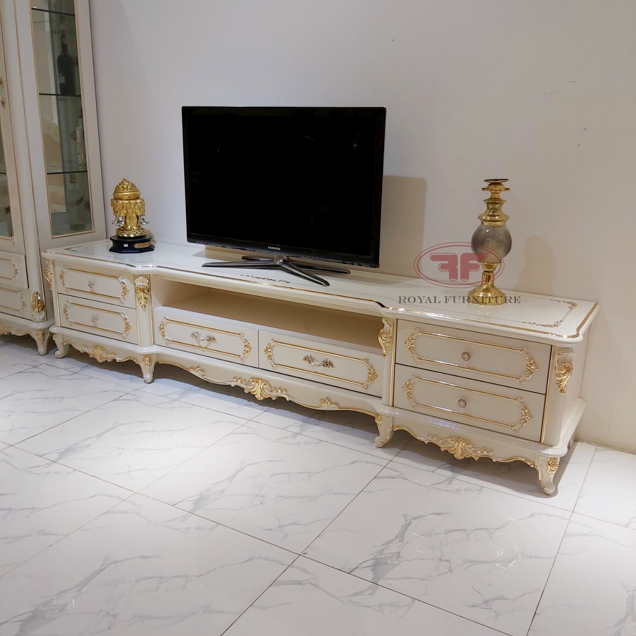 Kích thước kệ tivi tân cổ điển nguyên khối