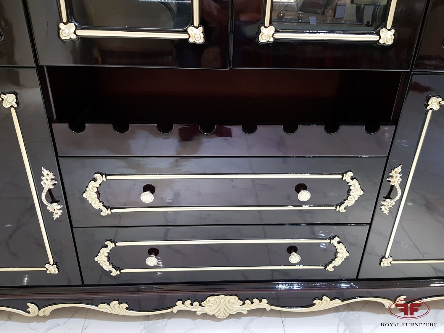 Mẫu tủ rượu tân cổ điển đẹp màu nâu piano G960