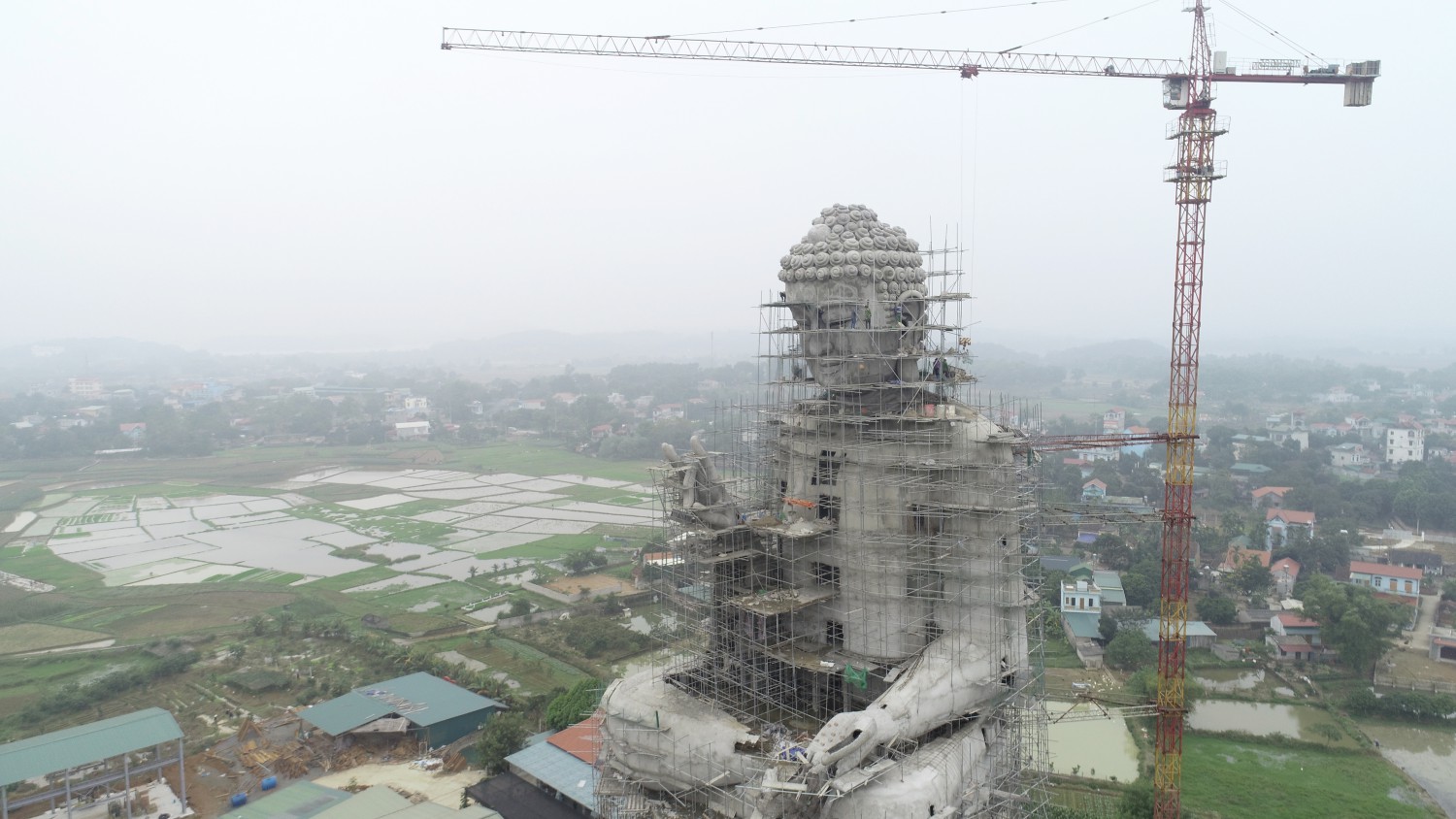 Chùa Khai Nguyên có tượng Phật lớn nhất Đông Nam Á, được bảo vệ bằng Sơn Skey.