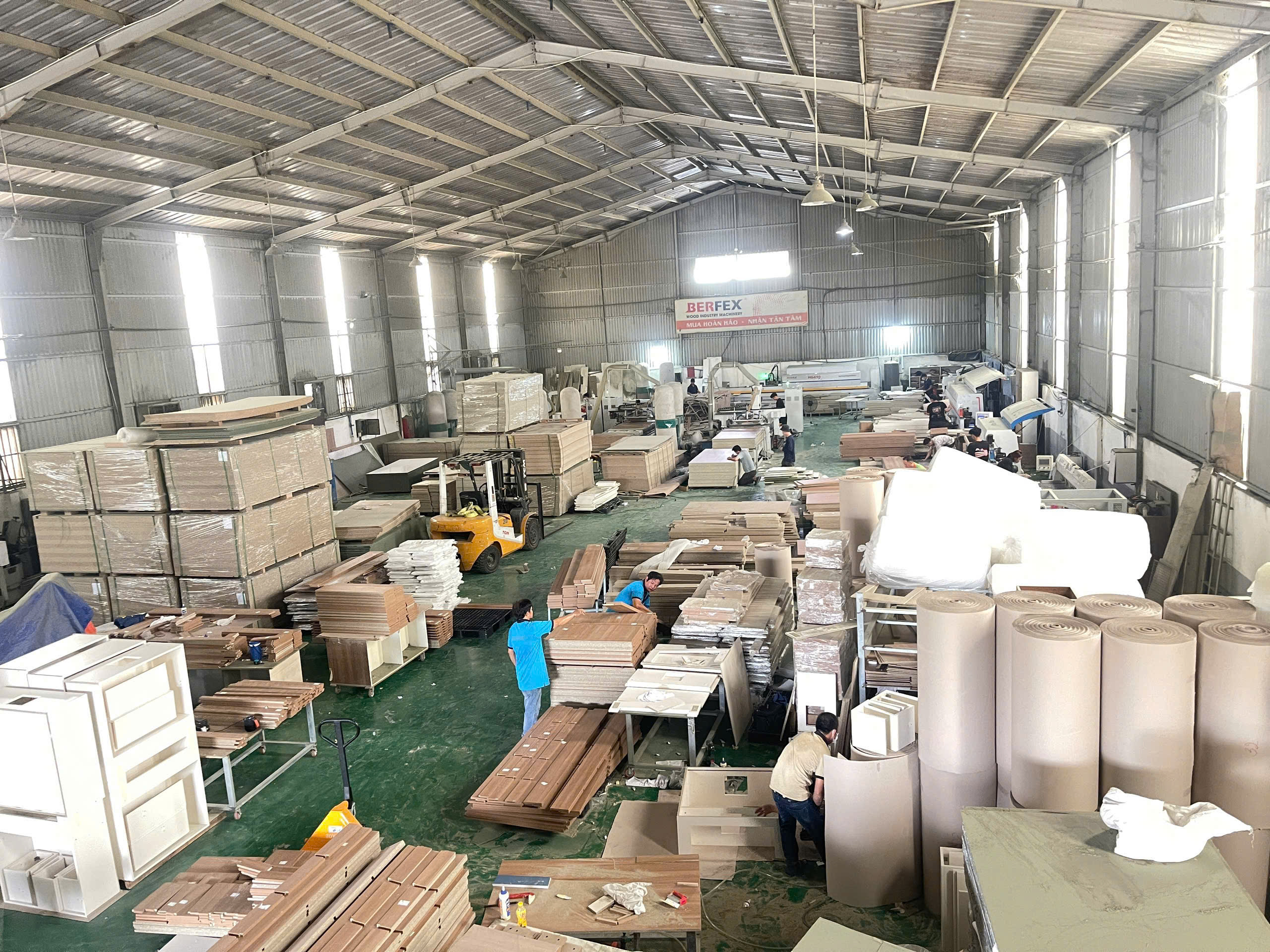 Gia Công CNC Theo Yêu Cầu: Vì Sao Ngày Càng Nhiều Xưởng Nội Thất Chọn Đặt Gia Công Ngoài Thay Vì Tự Làm?