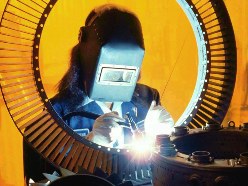 tuyen-cong-nhan-co-khi