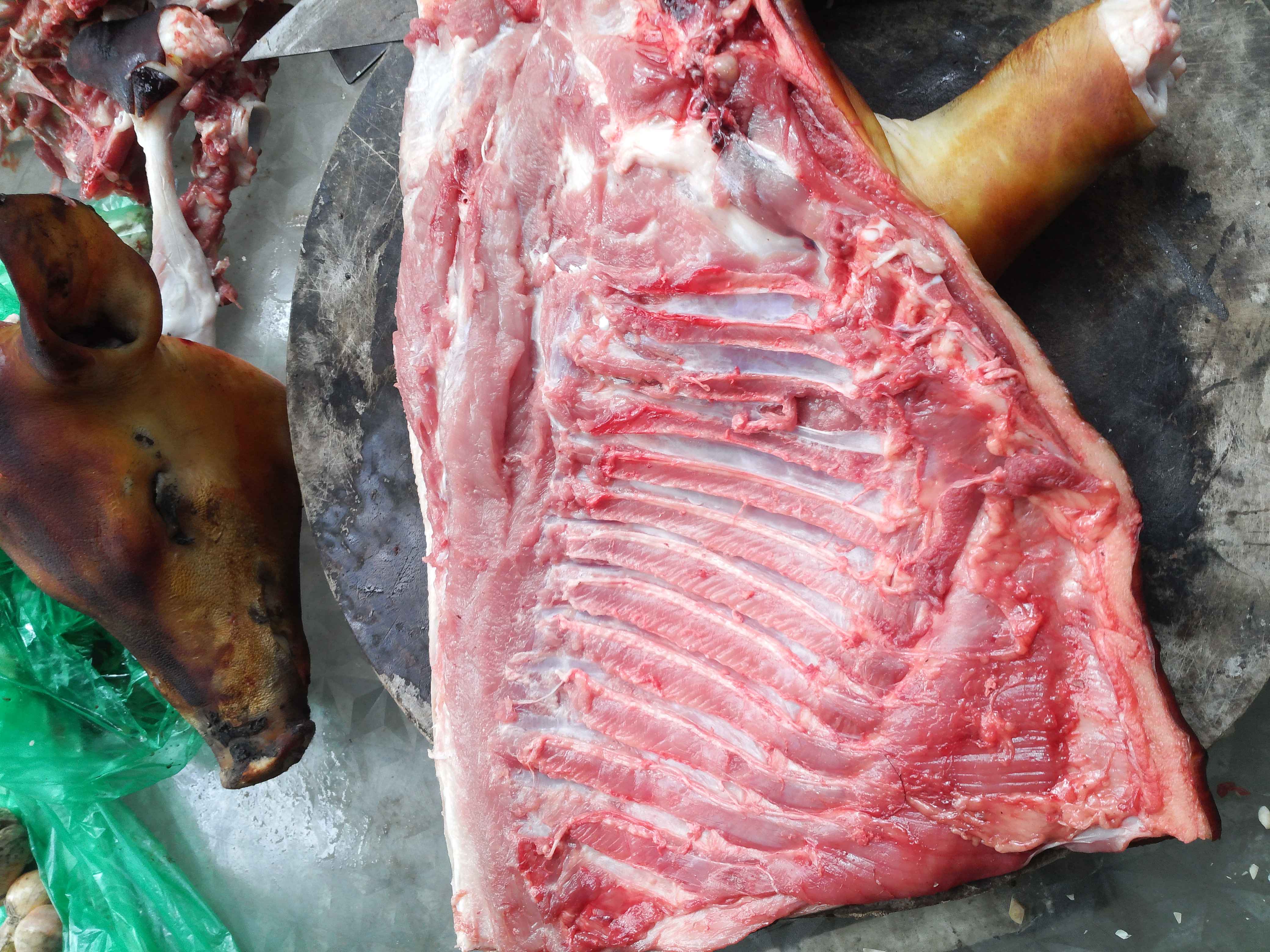 Thịt lợn mán tươi ngon dùng cho chế biến cỗ lợn mán Thịt lợn mán tươi ngon dùng cho chế biến cỗ lợn mán