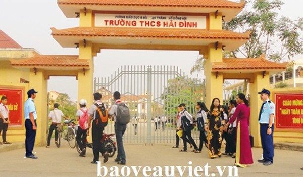 Bảo vệ trường học