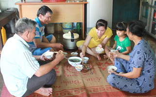 Bóng dáng tần tảo trong gian nhà thân thuộc