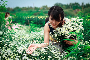Trong hôn nhân chồng là đất, vợ là hoa, nếu đất cằn cỗi thì hoa làm sao nở rực rỡ