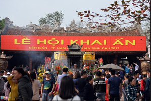 Đi lễ hội để cầu may và cầu lợi?