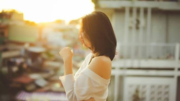 Đừng để thanh xuân là sự nối tiếp của những cái lắc đầu