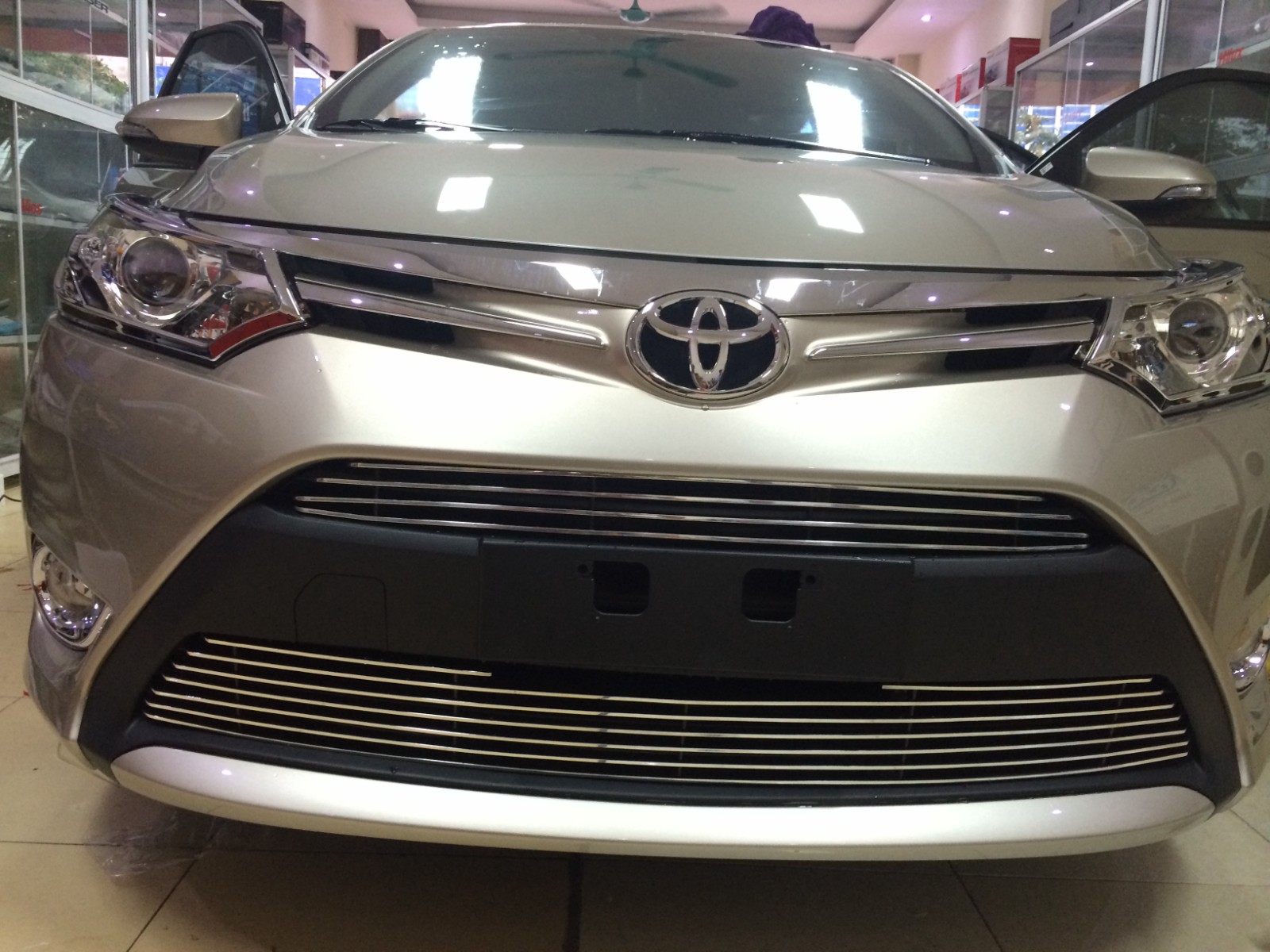 Mặt ca lăng vios 2016