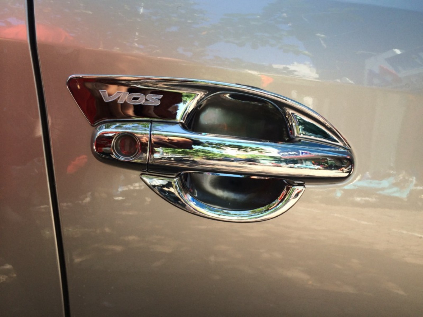 Tổng hợp những mẫu Toyota vios độ đẹp 11 Lót tay nắm cửa – Phụ kiện cho xe Toyota