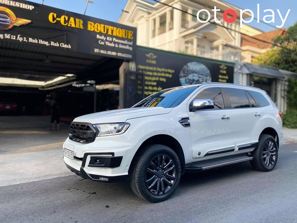 Bodykit xe Ford Everest mẫu F8 Thái Lan màu trắng đẹp lung linh