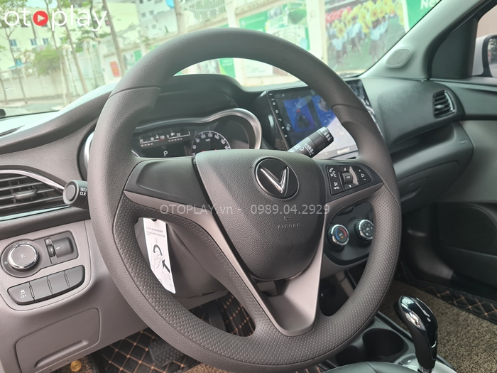 Hình ảnh nút chỉnh âm thanh trên vô lăng xe Vinfast Fadil 