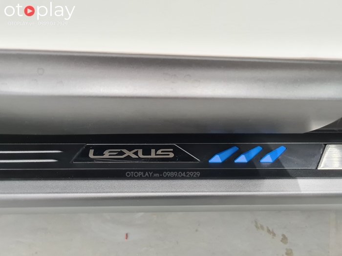 Màu sắc bậc bước chân Lexus NX300: đa dạng màu sắc để bạn lựa chọn