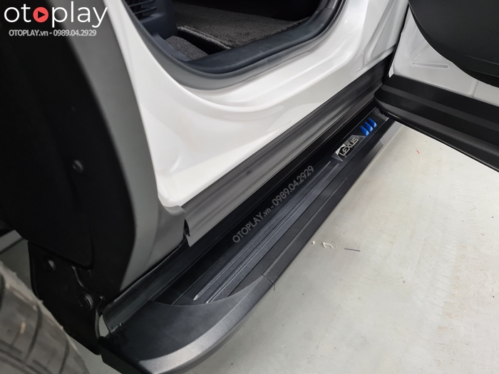 Chất liệu bậc bước chân Lexus NX300: bậc lên xuống bên phải, bậc lên xuống bên trái và phụ kiện đi kèm.