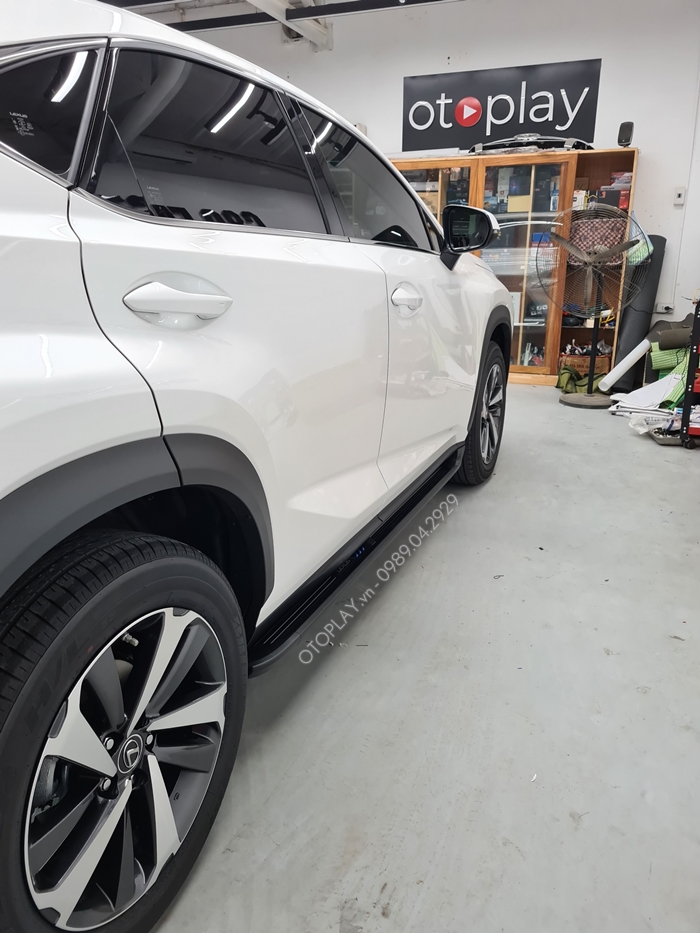 Chất liệu bậc bước chân Lexus NX300: hợp kim nhôm cao cấp, đảm bảo cách nhiệt tốt, độ bền rất cao.