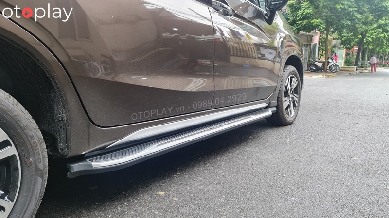 Bậc bước chân Xpander cao cấp nguyên khối chuyên dùng cho Mitsubishi Xpander