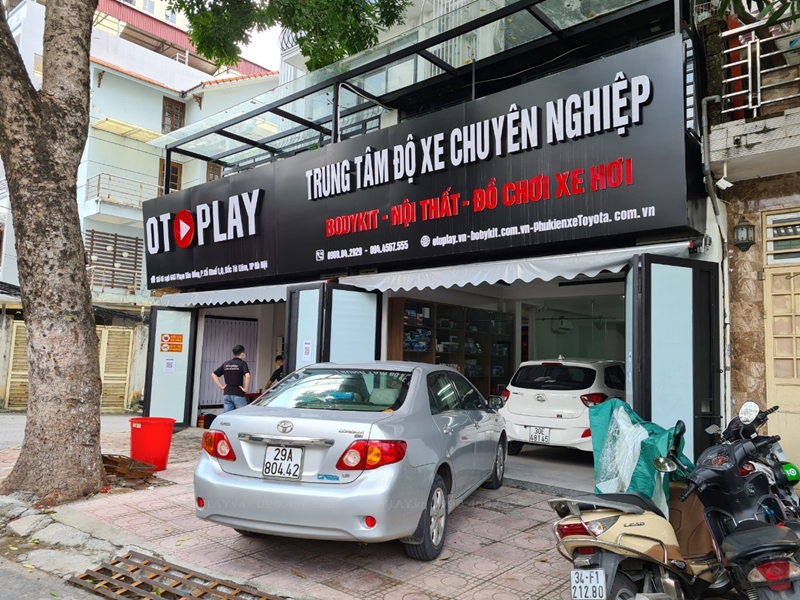 Xe Toyota Altis 2012 đến lắp bảo vệ gạt mưa tại OTOPLAY