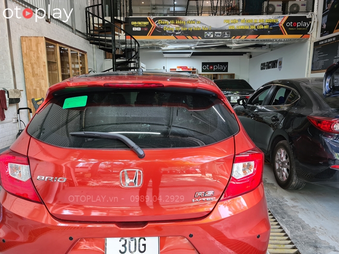 Xe Honda Brio RS lắp Bộ cảm biến 4 mắt tại OTOPLAY