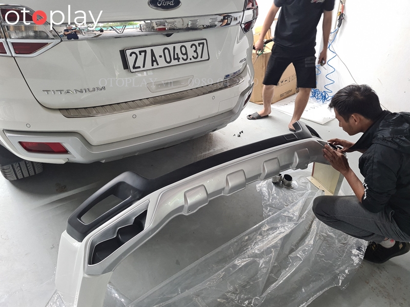 Lắp đuôi bodykit mẫu Victor 