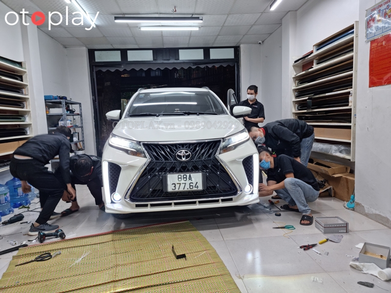 Thi công lắp Bodykit Lexus cho xe Toyota Rush tại OTOPLAY