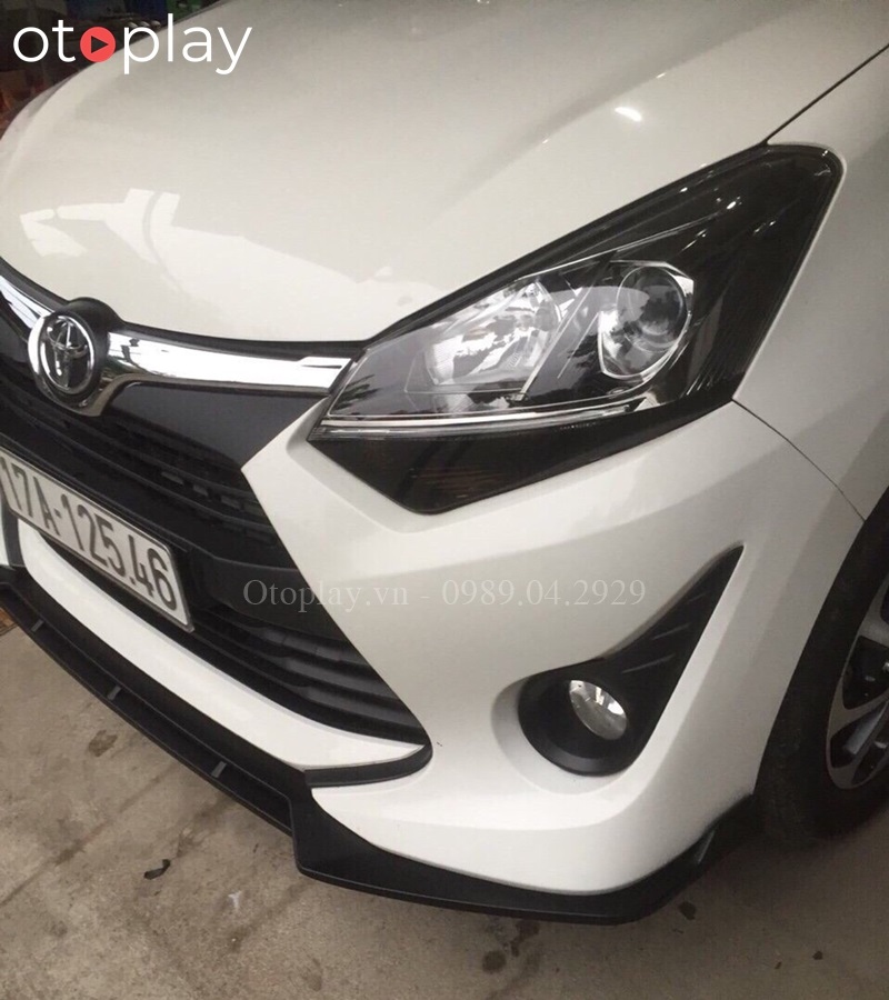 Xe Toyota Wigo màu trắng lắp body lip