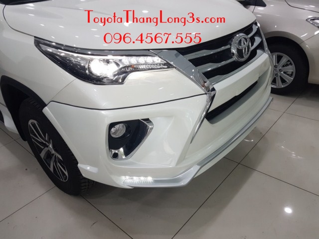 Bộ bodykit Ativus màu trắng cho xe Fortuner máy xăng 2 cầu 2017