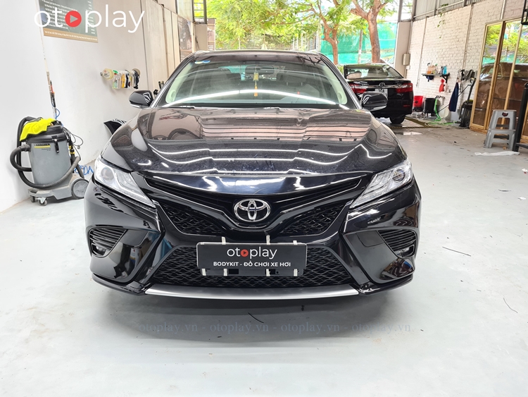 Xe Toyota Camry 2020 độ bodykit Camry SE Mỹ tại otoplay