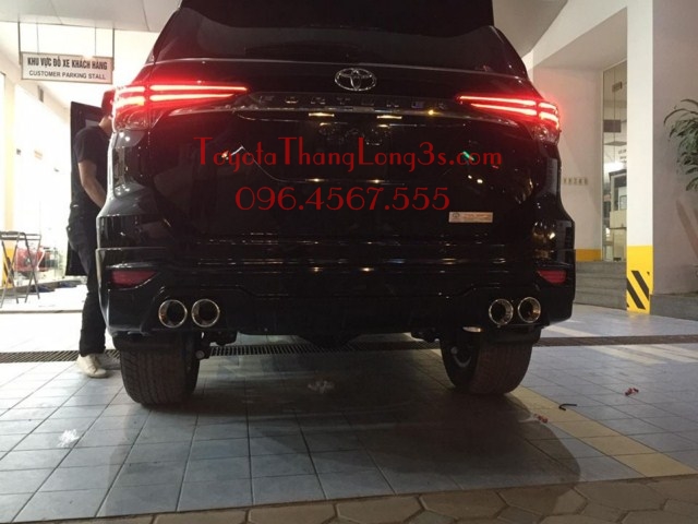 Lắp đặt chắc chắn, vững chãi, sơn theo màu xe.